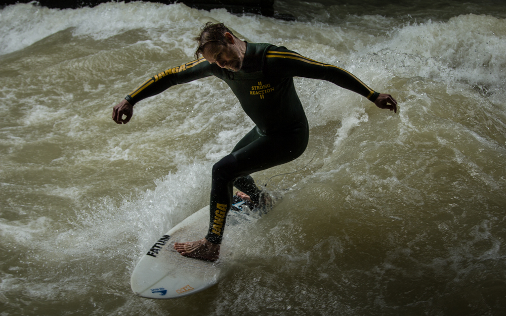 Bitzer Eisbach Surfer